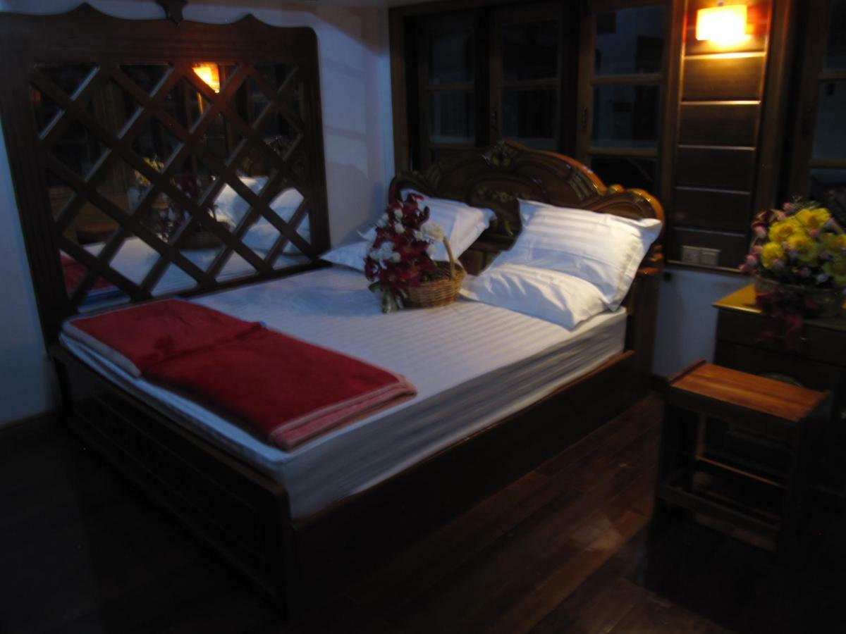 Lux Pillow Hostel Hpa-an Buitenkant foto